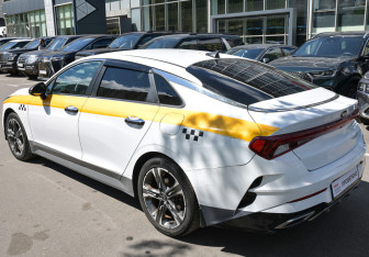 Подержанный автомобиль Kia K5 2021 года (5 фото)