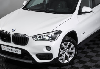 Подержанный автомобиль BMW X1 2015 года (24 фото)