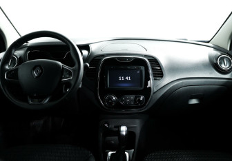 Подержанный автомобиль Renault Kaptur 2017 года (10 фото)
