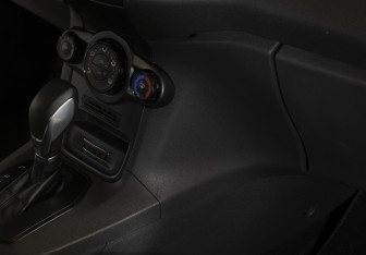 Подержанный автомобиль Ford Fiesta Sedan 2015 года (17 фото)