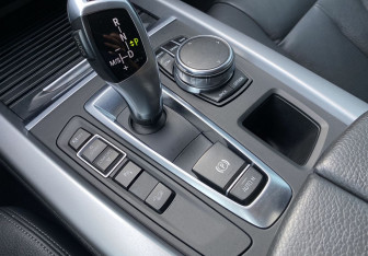 Подержанный автомобиль BMW X5 2017 года (18 фото)