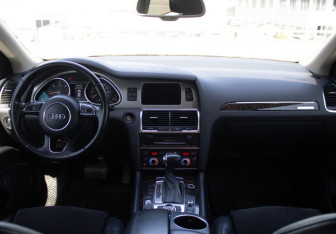 Подержанный автомобиль Audi Q7 2014 года (11 фото)