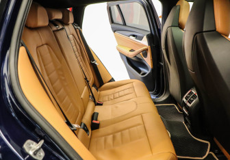 Подержанный автомобиль BMW X4 2021 года (23 фото)