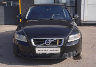Подержанный автомобиль Volvo S40 2011 года (2 фото)