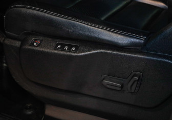 Подержанный автомобиль Peugeot Traveller 2018 года (19 фото)