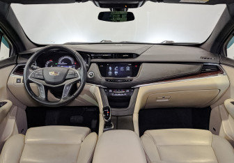 Подержанный автомобиль Cadillac XT5 2016 года (14 фото)