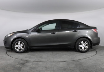 Подержанный автомобиль Mazda 3 Sedan 2010 года (8 фото)