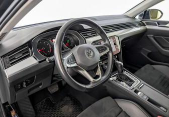 Подержанный автомобиль Volkswagen Passat Sedan 2020 года (16 фото)