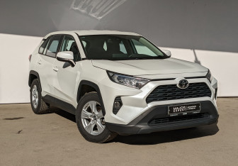 Подержанный автомобиль Toyota RAV4 2021 года (25 фото)