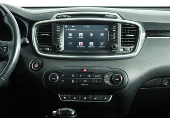 Подержанный автомобиль Kia Sorento 2017 года (17 фото)