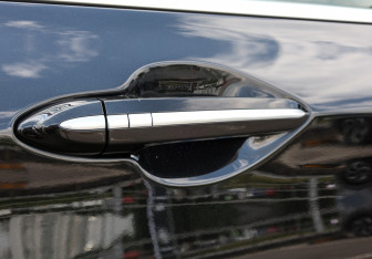 Подержанный автомобиль Genesis G80 2018 года (25 фото)