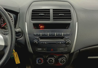 Подержанный автомобиль Mitsubishi ASX 2012 года (13 фото)