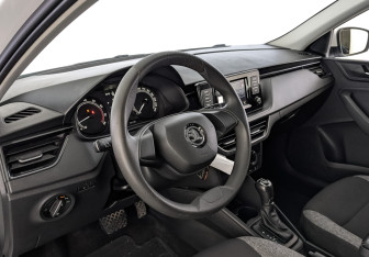 Подержанный автомобиль Skoda Rapid Liftback 2021 года (15 фото)