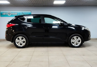 Подержанный автомобиль Hyundai ix35 2015 года (4 фото)