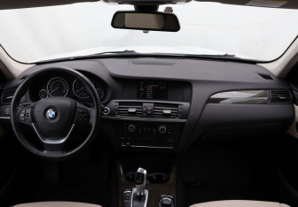 Подержанный автомобиль BMW X3 2012 года (14 фото)