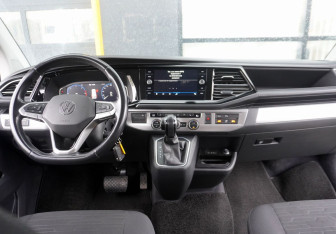 Подержанный автомобиль Volkswagen Multivan 2021 года (14 фото)