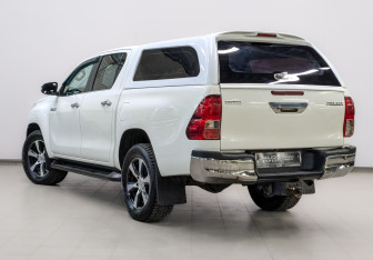 Подержанный автомобиль Toyota Hilux 2017 года (7 фото)
