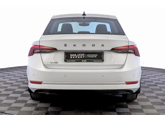 Подержанный автомобиль Skoda Octavia Liftback 2021 года (6 фото)