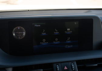 Подержанный автомобиль Lexus ES 2018 года (25 фото)
