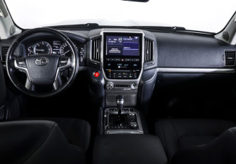 Подержанный автомобиль Toyota Land Cruiser Suv 2019 года (12 фото)