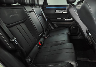 Подержанный автомобиль Jaecoo J7 2023 года (10 фото)