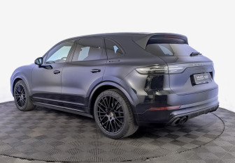 Подержанный автомобиль Porsche Cayenne 2023 года (7 фото)