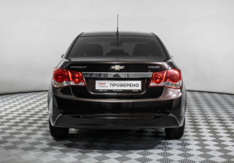 Подержанный автомобиль Chevrolet Cruze Sedan 2014 года (6 фото)
