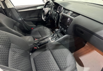 Подержанный автомобиль Skoda Octavia Liftback 2017 года (11 фото)