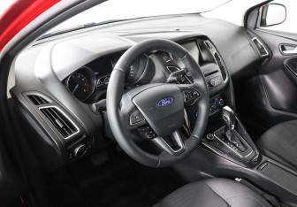 Подержанный автомобиль Ford Focus Wagon 2017 года (6 фото)