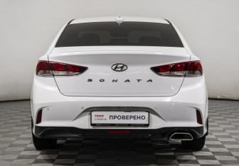 Подержанный автомобиль Hyundai Sonata 2019 года (6 фото)