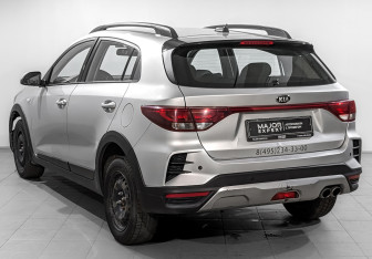 Подержанный автомобиль Kia Rio Hatchback 2021 года (7 фото)