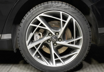 Подержанный автомобиль Genesis G90 2022 года (28 фото)