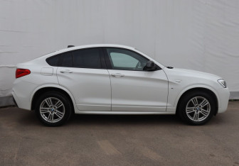 Подержанный автомобиль BMW X4 2017 года (7 фото)