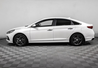 Подержанный автомобиль Hyundai Sonata 2017 года (8 фото)