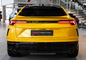 Подержанный автомобиль Lamborghini Urus 2022 года (34 фото)