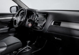Подержанный автомобиль Mitsubishi Outlander 2015 года (9 фото)