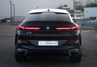 Подержанный автомобиль BMW X6 2020 года (6 фото)