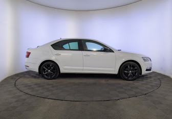 Подержанный автомобиль Skoda Octavia Liftback 2018 года (4 фото)