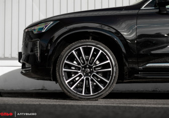 Новый Volvo XC90 2025 (4 фото)