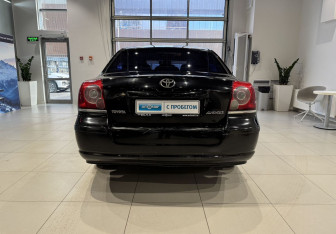 Подержанный автомобиль Toyota Avensis Sedan 2006 года (5 фото)