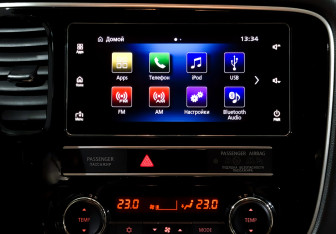 Подержанный автомобиль Mitsubishi Outlander 2020 года (15 фото)