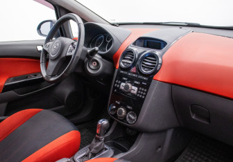 Подержанный автомобиль Opel Corsa 2007 года (10 фото)