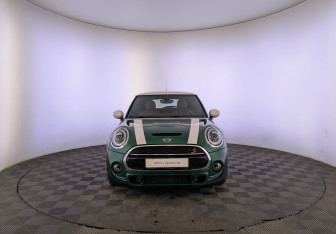 Подержанный автомобиль MINI Hatch 2019 года (2 фото)