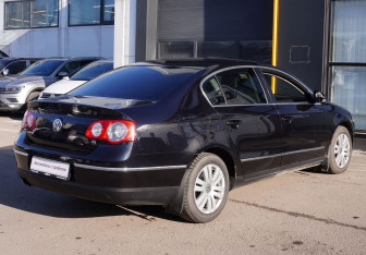 Подержанный автомобиль Volkswagen Passat Sedan 2010 года (8 фото)
