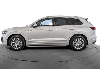 Подержанный автомобиль Volkswagen Touareg 2020 года (8 фото)