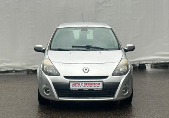 Подержанный автомобиль Renault Clio Hatchback 2009 года (2 фото)