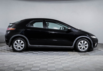 Подержанный автомобиль Honda Civic Hatchback 2007 года (4 фото)