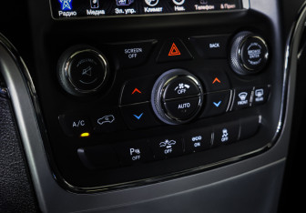 Подержанный автомобиль Jeep Grand Cherokee 2014 года (18 фото)