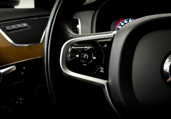 Подержанный автомобиль Volvo XC90 2021 года (30 фото)