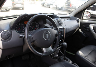 Подержанный автомобиль Renault Duster 2014 года (10 фото)